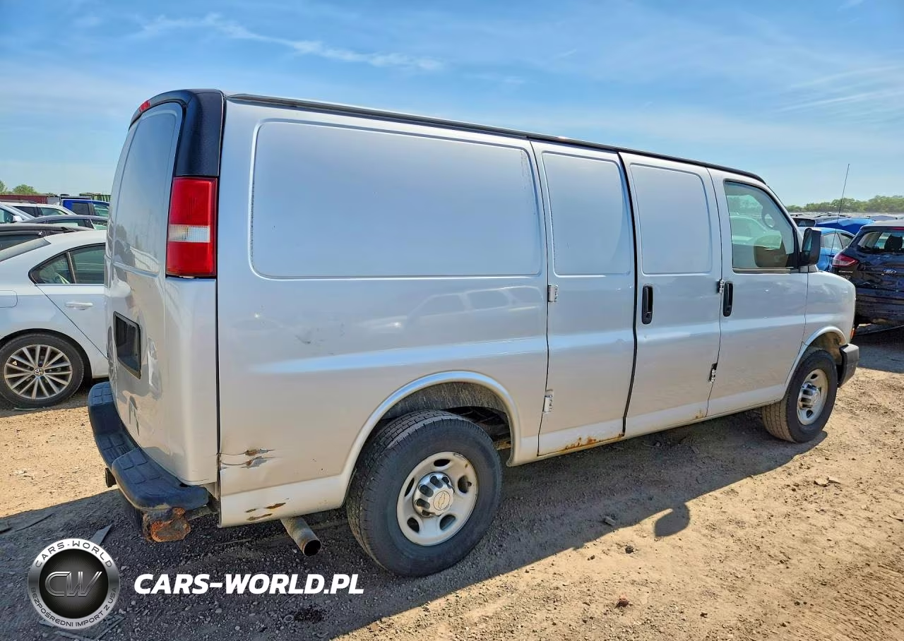 2015 Chevrolet Express G2500 VIN:1GCWGFCF8F1224919 - 3