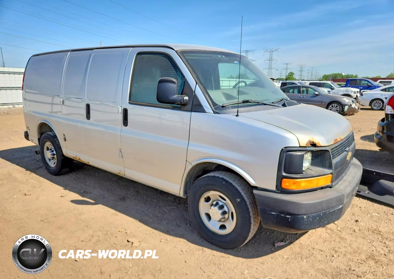 2015 Chevrolet Express G2500 VIN:1GCWGFCF8F1224919 - 4