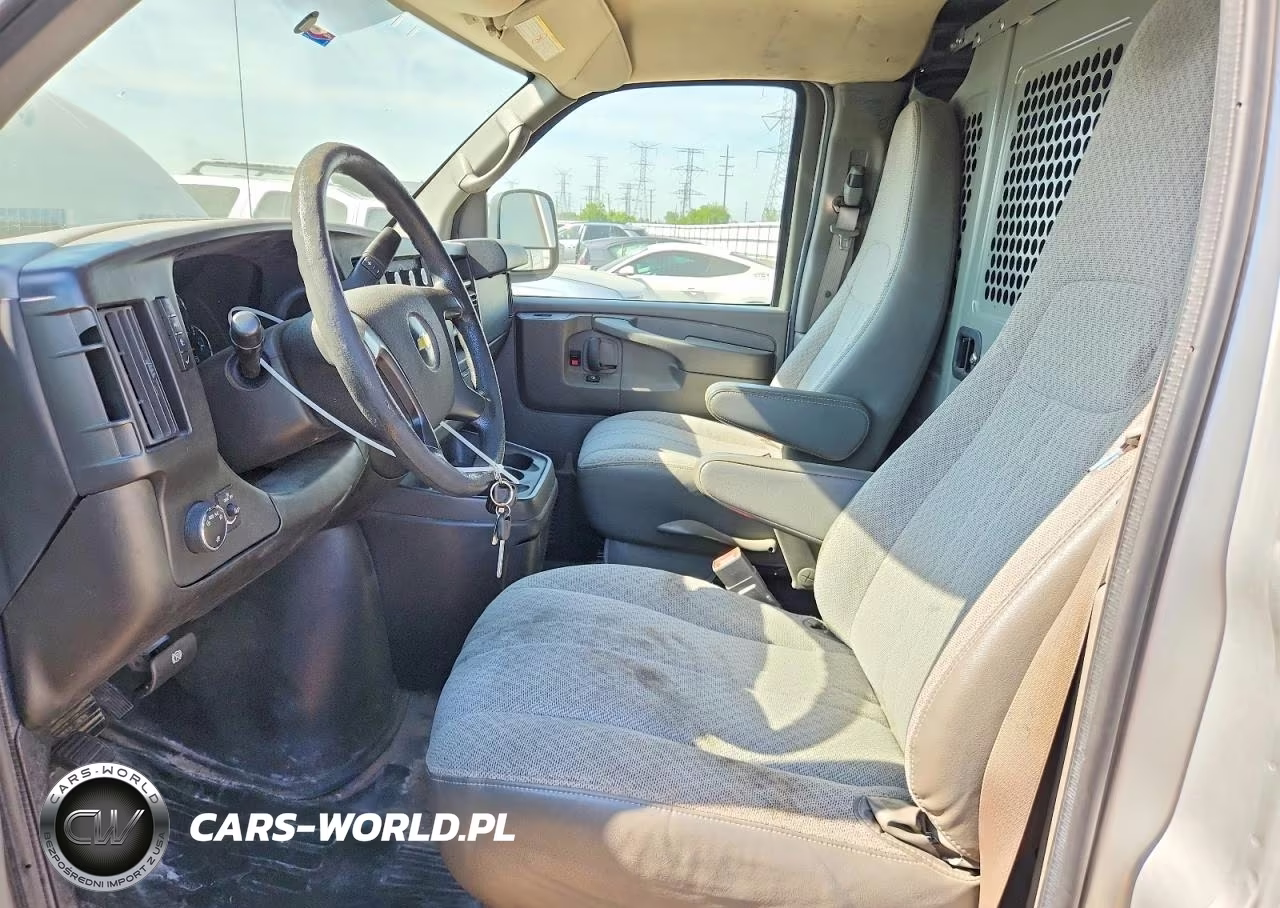 2015 Chevrolet Express G2500 VIN:1GCWGFCF8F1224919 - 7