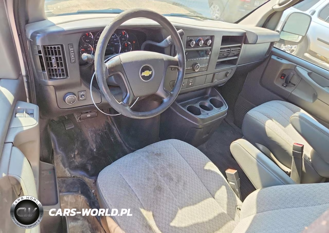 2015 Chevrolet Express G2500 VIN:1GCWGFCF8F1224919 - 8