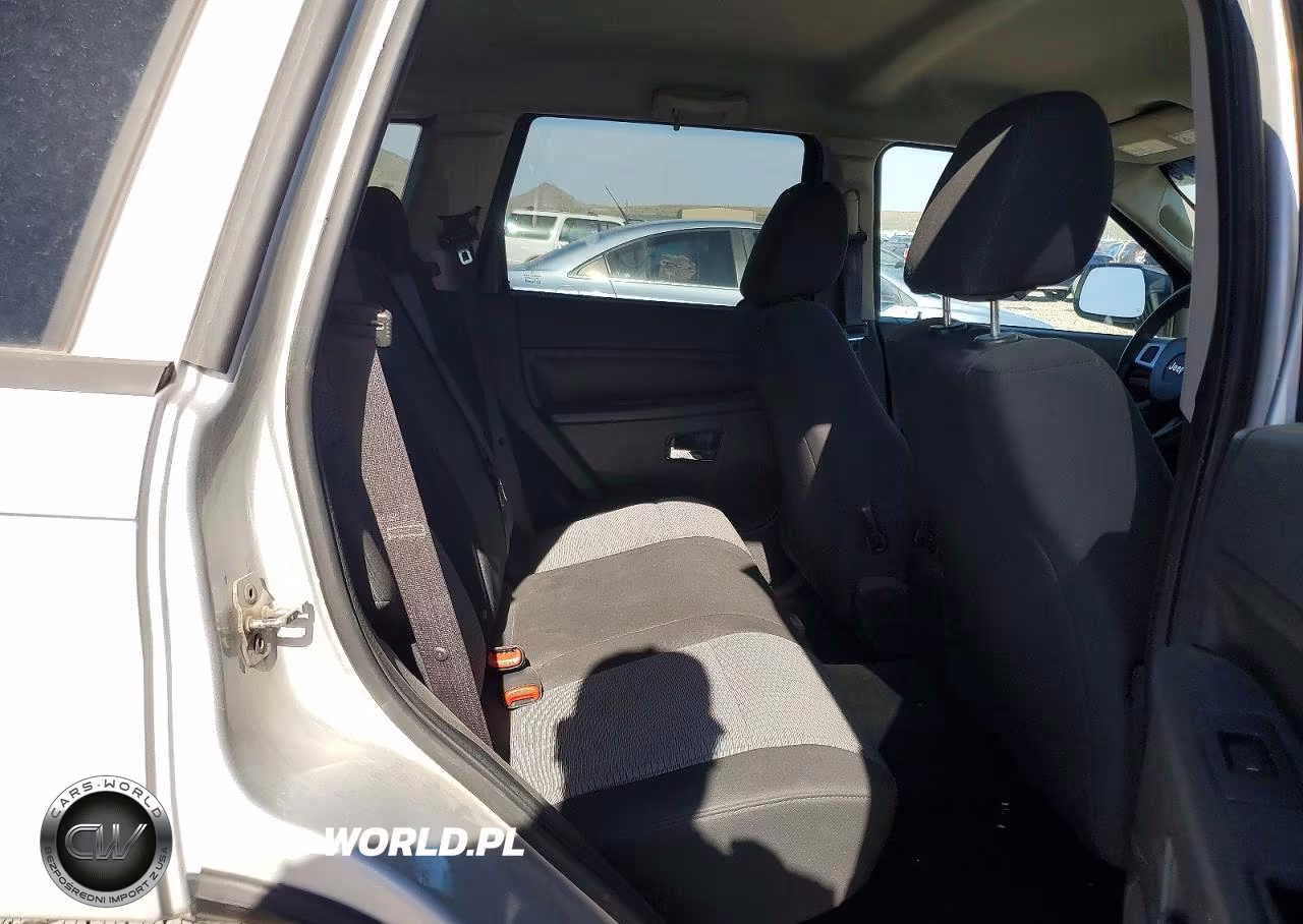 2009 Jeep Grand Cherokee Laredo VIN:1J8GR48K09C501928 - 10