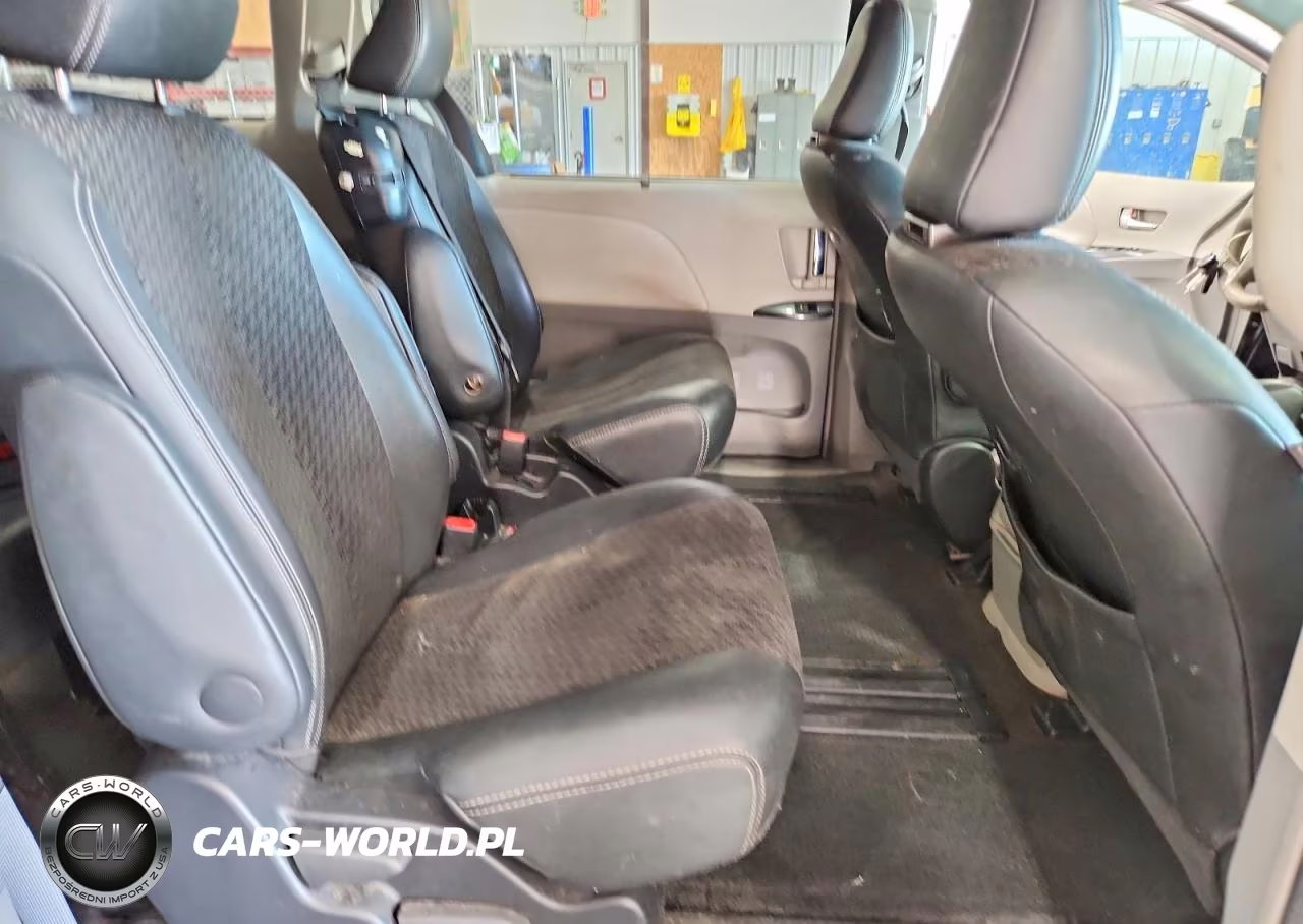 2011 Toyota Sienna Sport VIN:5TDXK3DC4BS123296 - 11