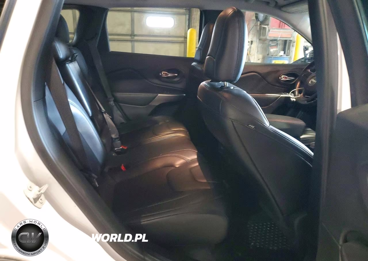 2020 Jeep Cherokee Latitude Plus VIN:1C4PJMLX1LD590699 - 11