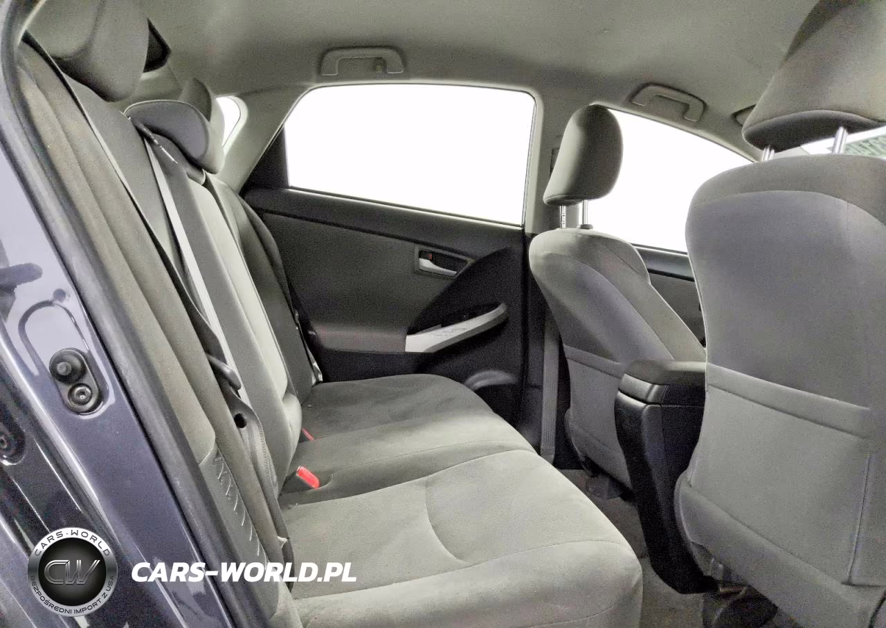 2013 Toyota Prius Two VIN:JTDKN3DU3D1632127 - 10