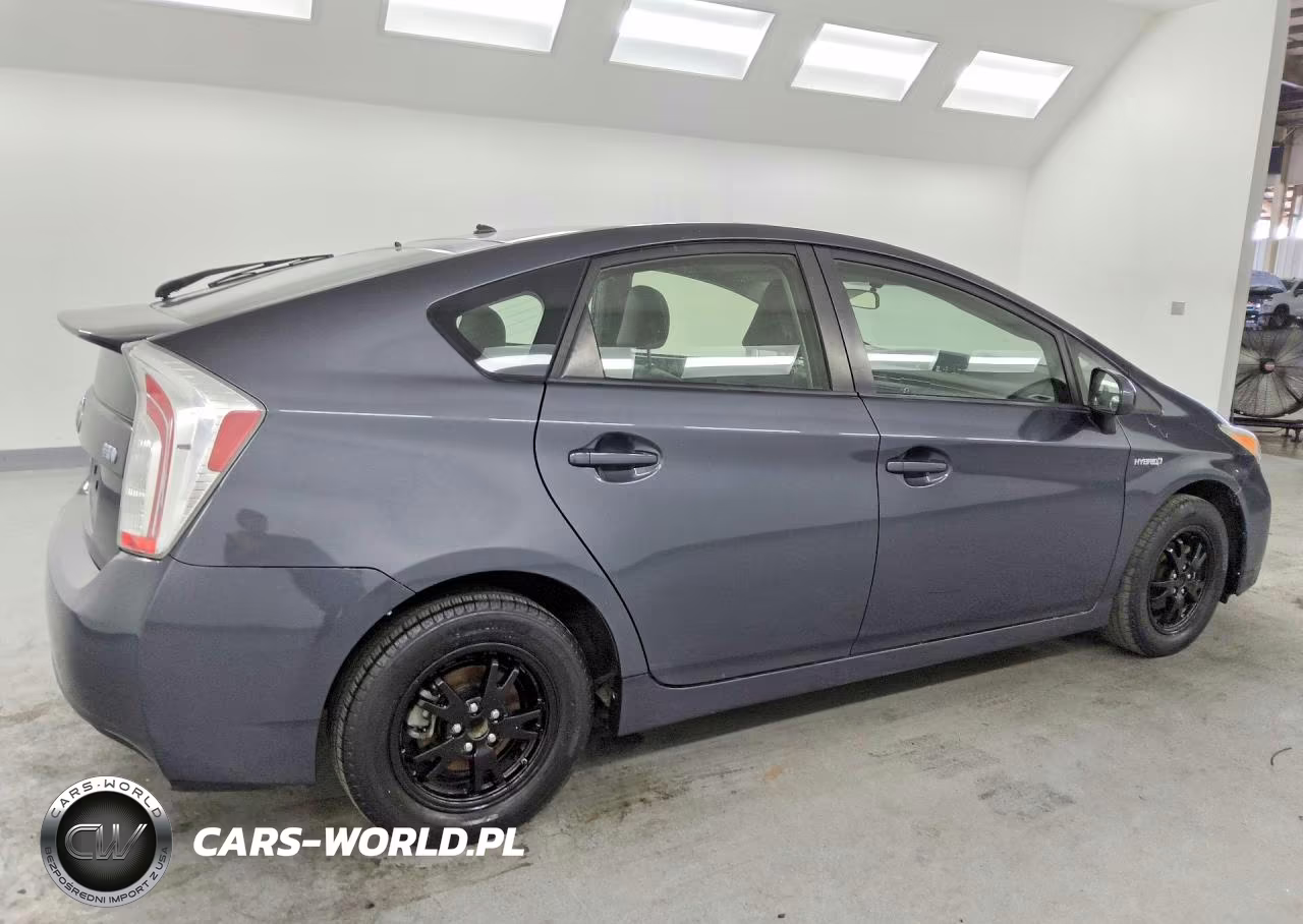 2013 Toyota Prius Two VIN:JTDKN3DU3D1632127 - 3