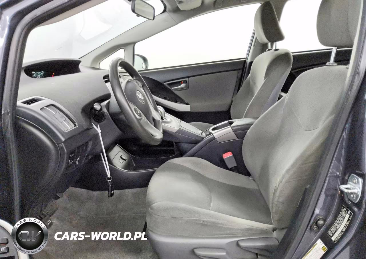 2013 Toyota Prius Two VIN:JTDKN3DU3D1632127 - 7