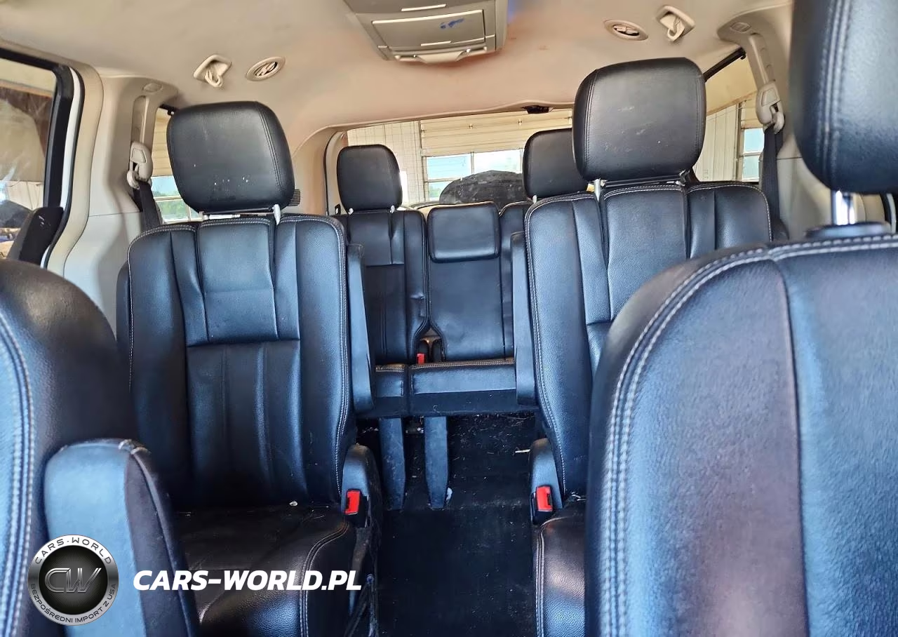 2016 Chrysler Town And Country VIN:2C4RC1BG2GR253352 - 10