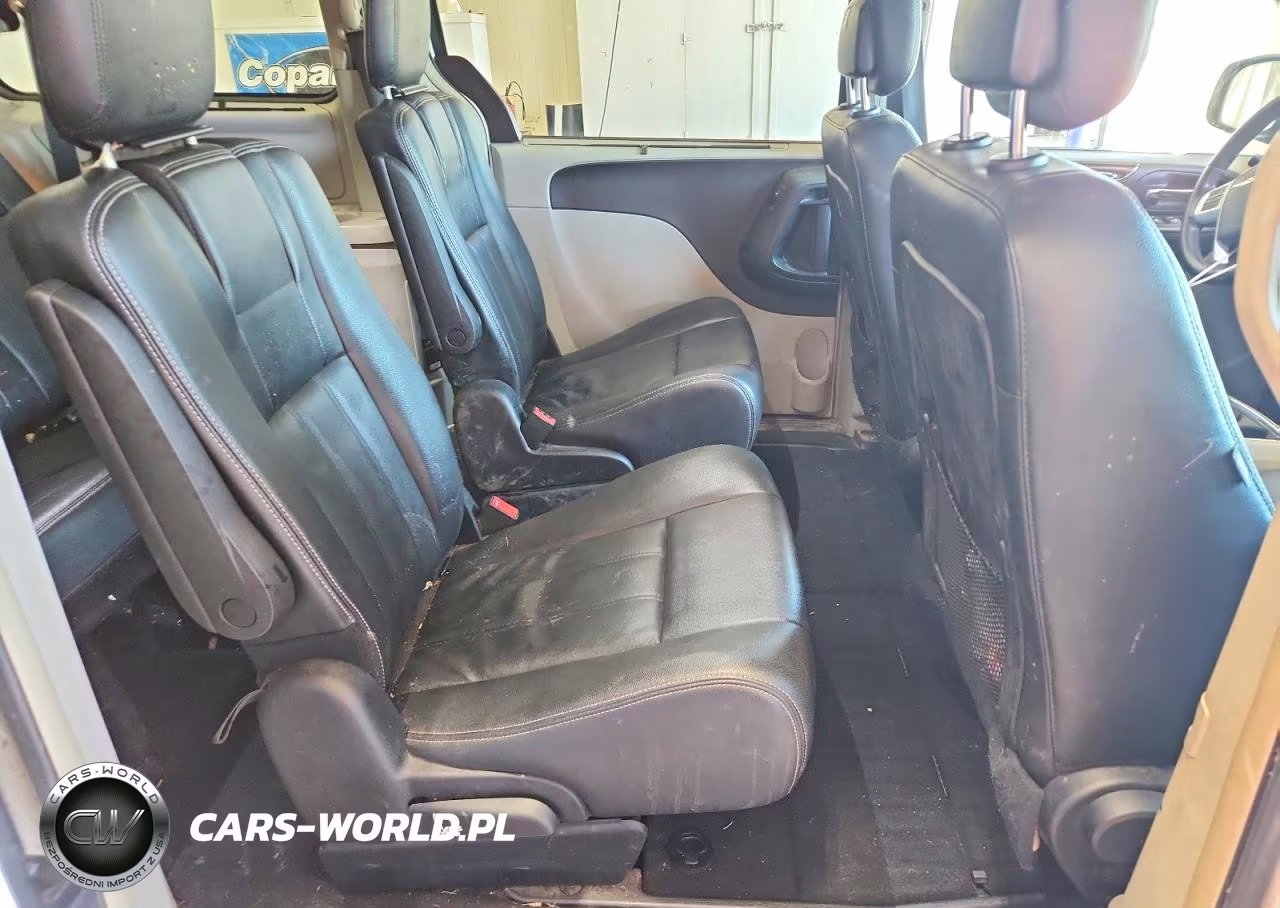 2016 Chrysler Town And Country VIN:2C4RC1BG2GR253352 - 11