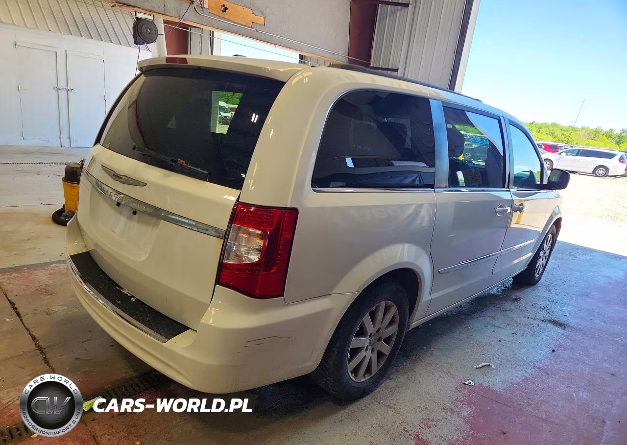 2016 Chrysler Town And Country VIN:2C4RC1BG2GR253352 - 3