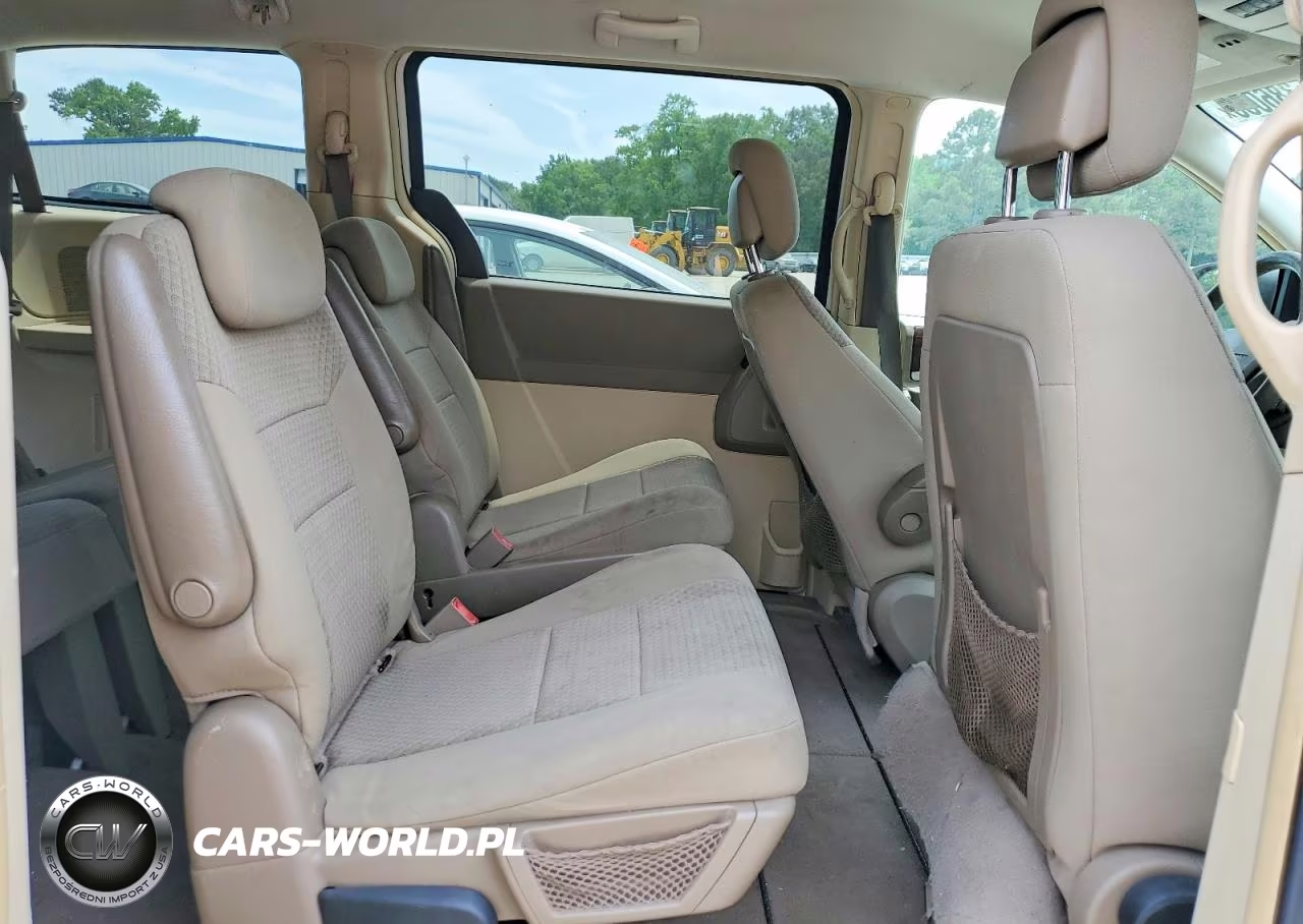 2010 Chrysler Town & Country Touring VIN:2A4RR5D12AR366329 - 11