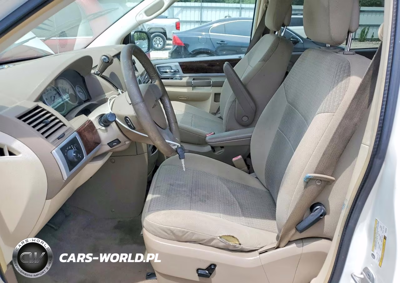 2010 Chrysler Town & Country Touring VIN:2A4RR5D12AR366329 - 7