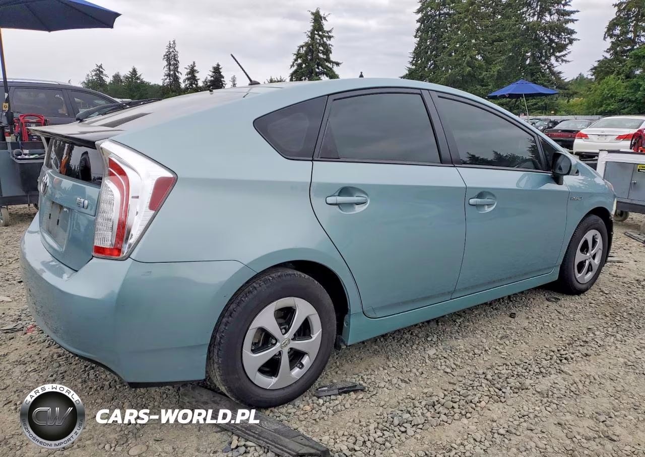 2015 Toyota Prius Two VIN:JTDKN3DU8F1899962 - 3