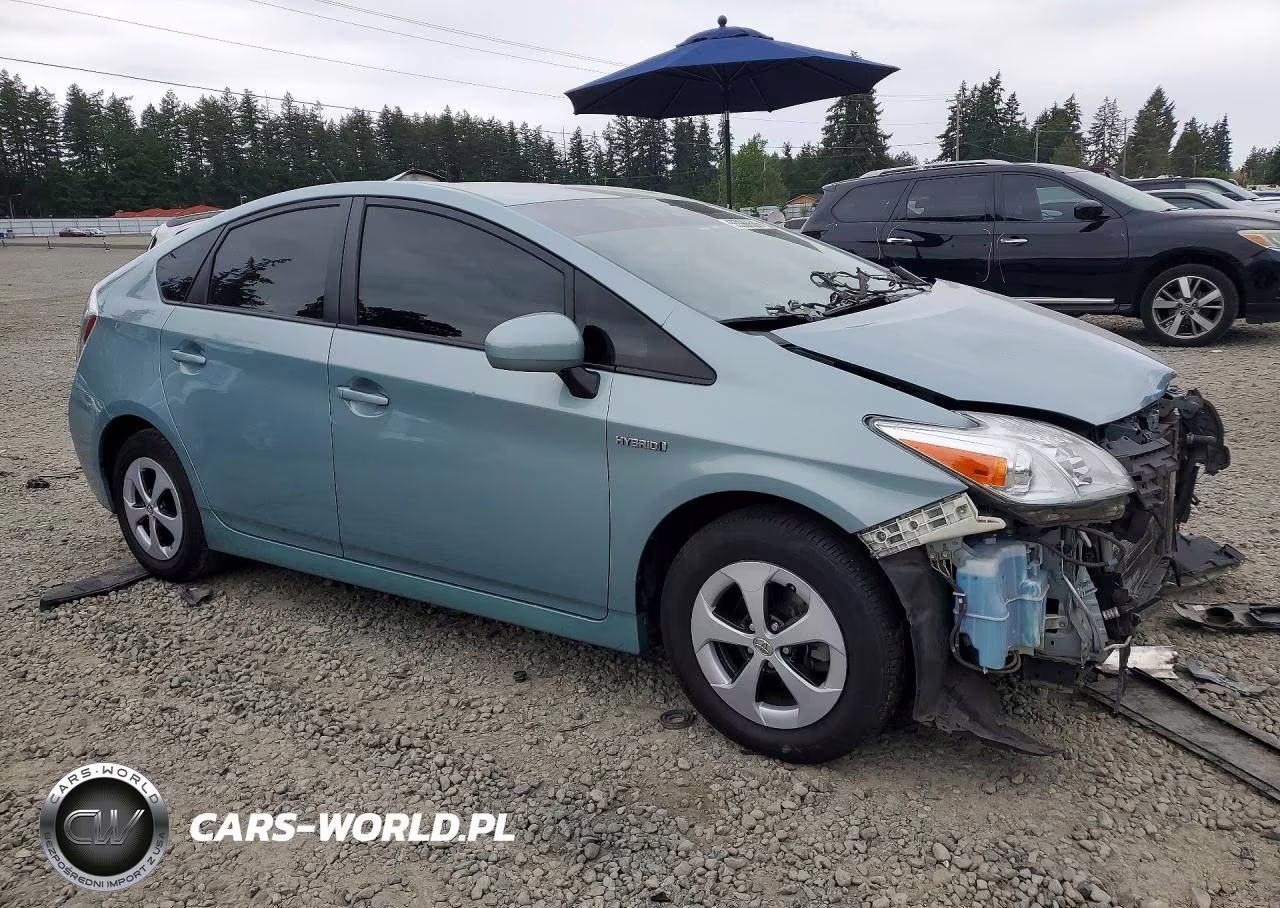 2015 Toyota Prius Two VIN:JTDKN3DU8F1899962 - 4