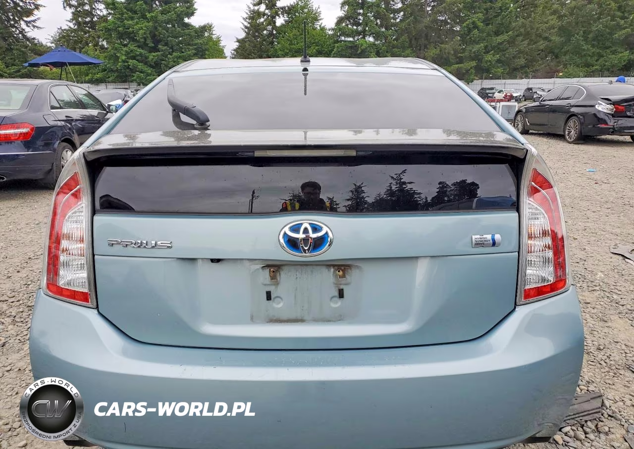 2015 Toyota Prius Two VIN:JTDKN3DU8F1899962 - 6