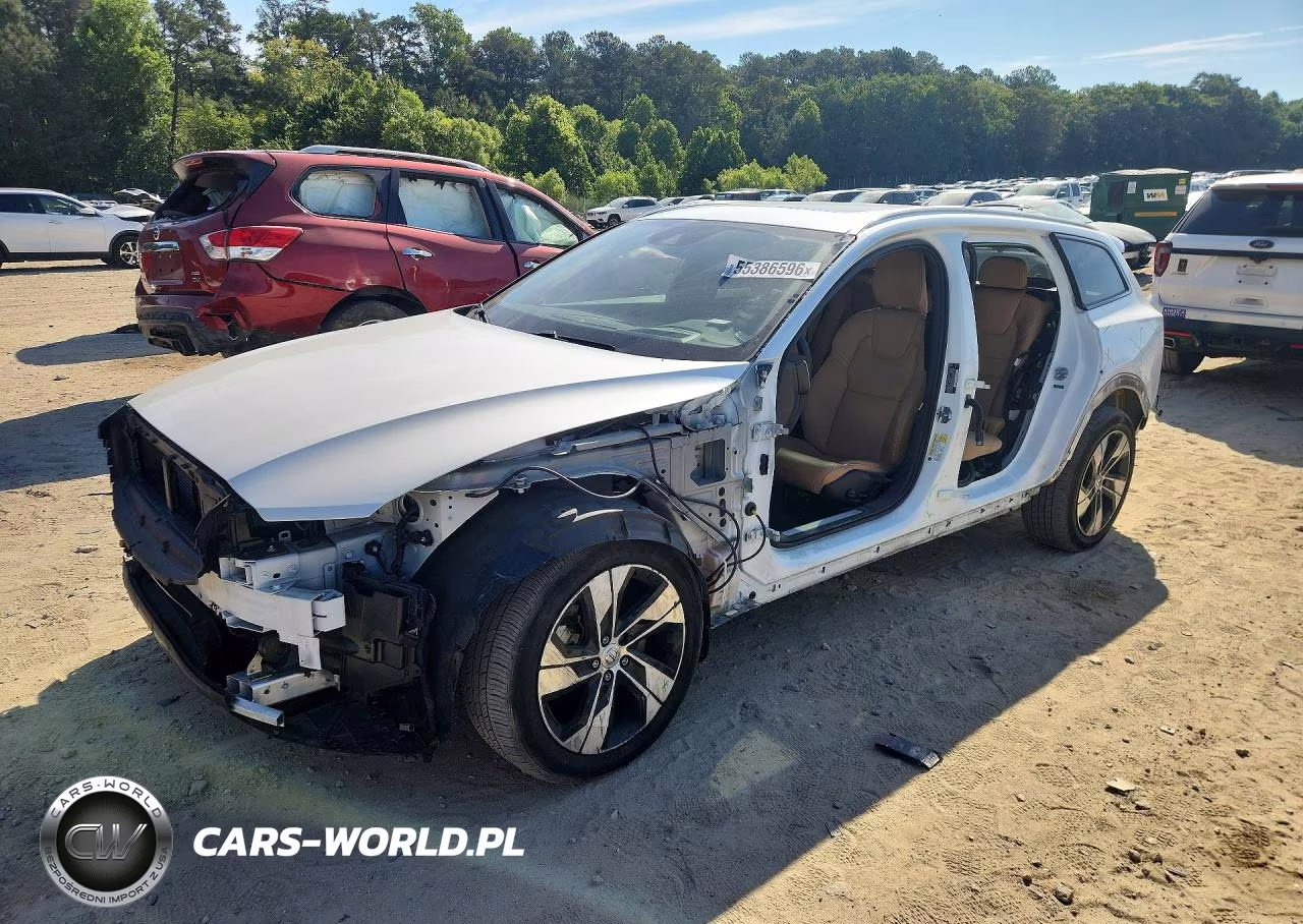 2020 Volvo V60 Cross Country T5 Momentum