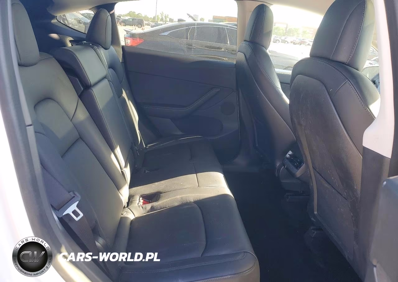 2020 Tesla Model Y VIN:5YJYGDEE6LF037389 - 10