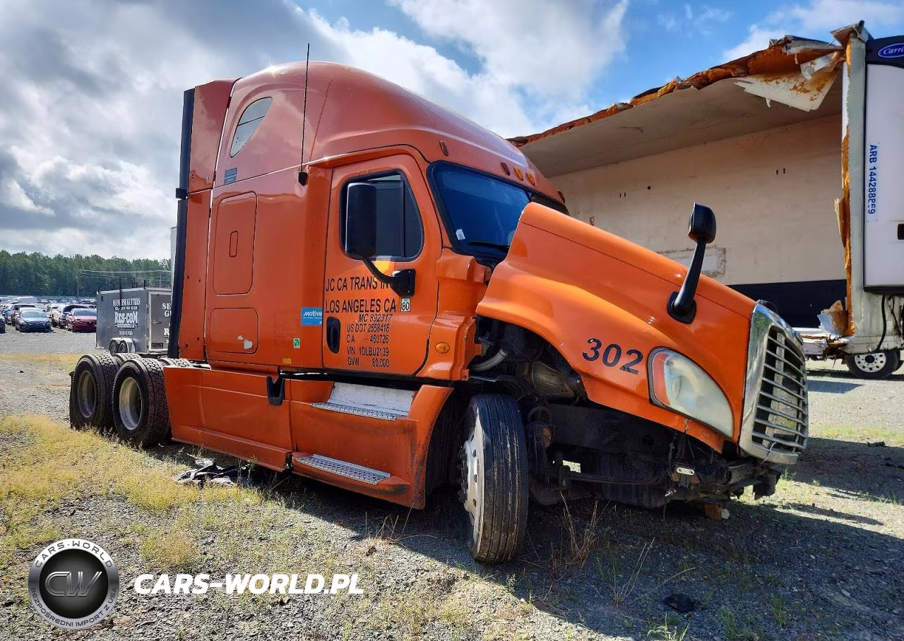 2013 Freightliner Cascadia Semi Truck