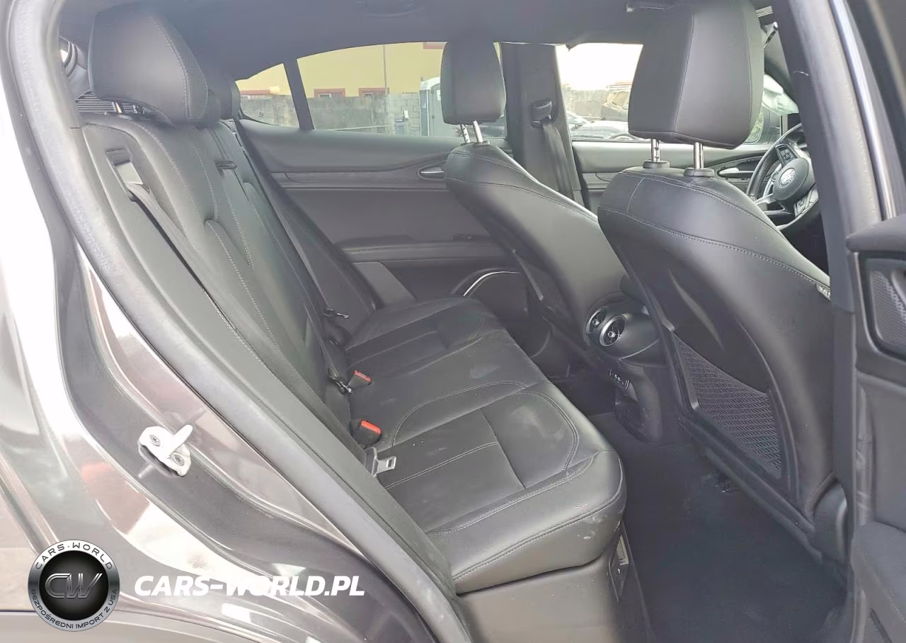 2023 Alfa Romeo Stelvio Sprint VIN:ZASPAJAN3P7D59704 - 10
