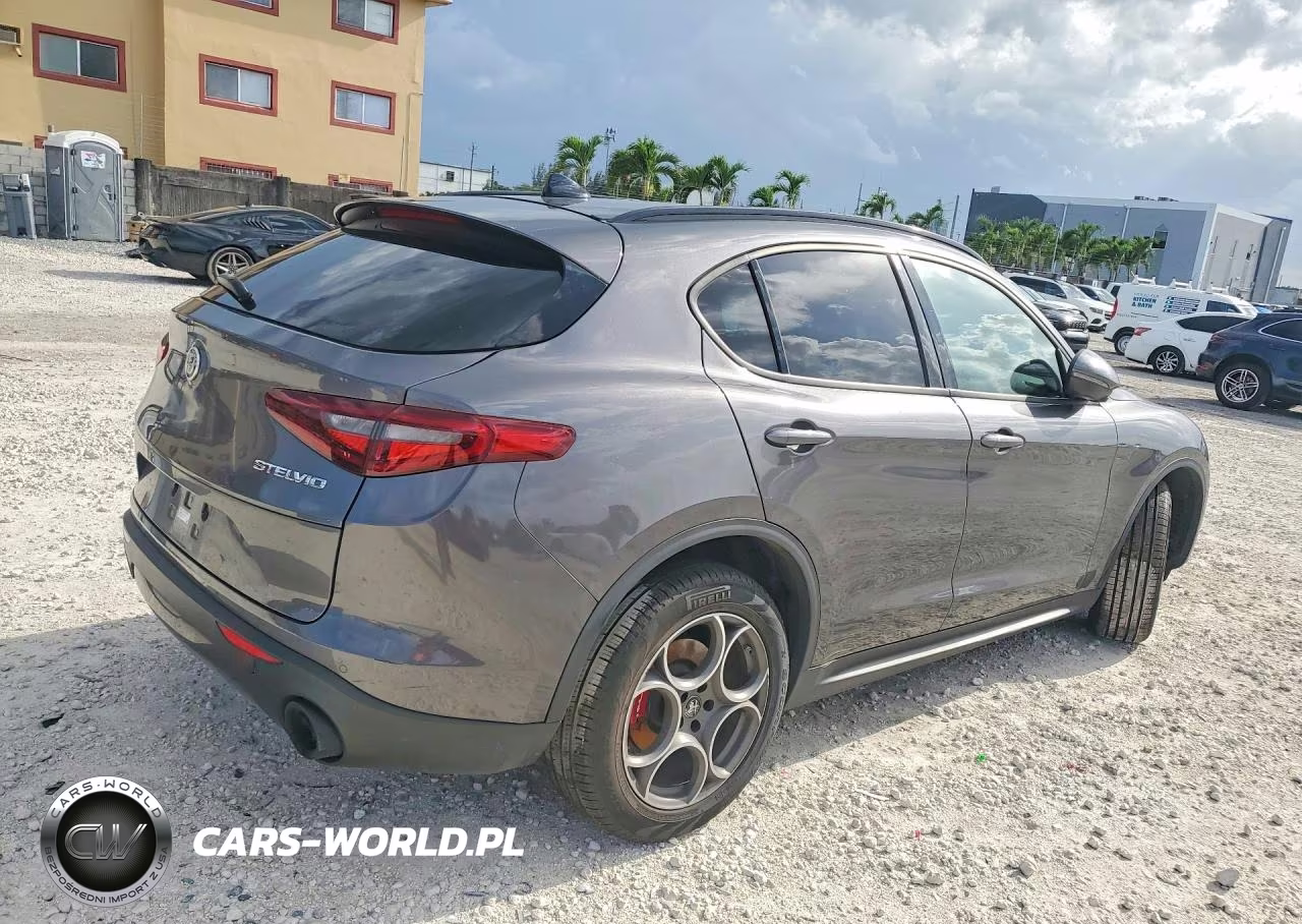 2023 Alfa Romeo Stelvio Sprint VIN:ZASPAJAN3P7D59704 - 3