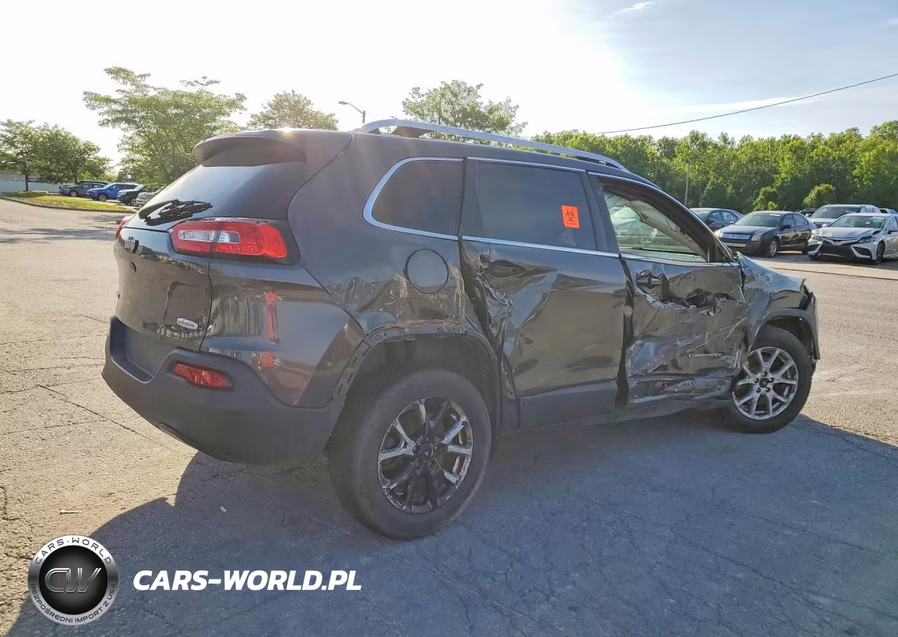 2015 Jeep Cherokee Latitude VIN:1C4PJMCBXFW778277 - 3