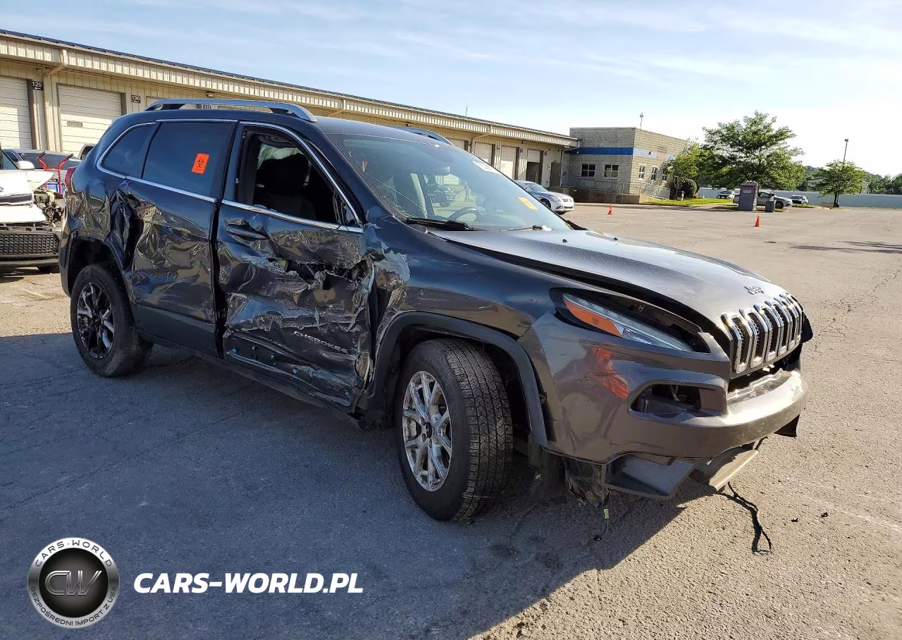 2015 Jeep Cherokee Latitude VIN:1C4PJMCBXFW778277 - 4