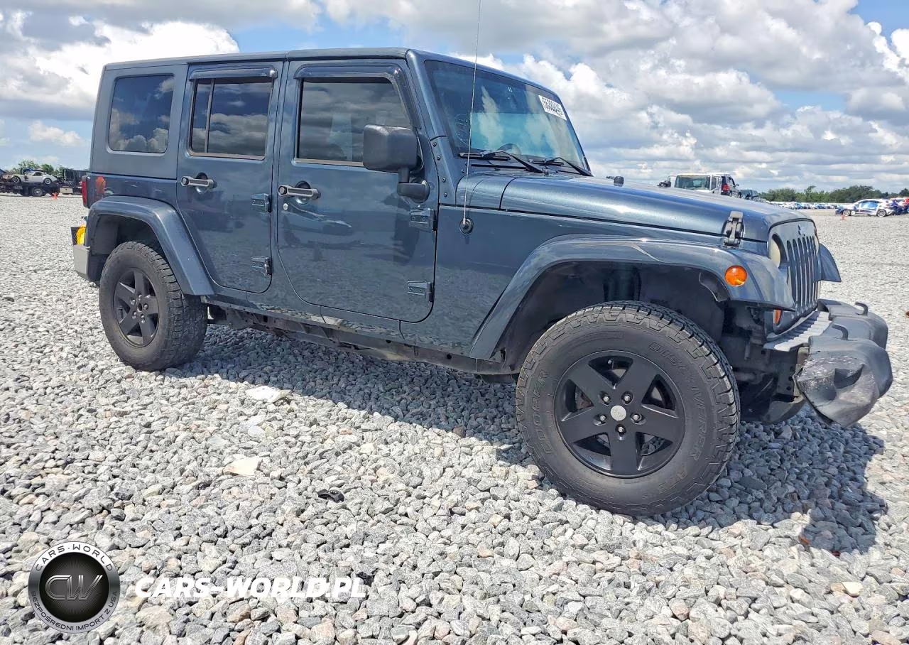 2008 Jeep Wrangler Unlimited Sahara VIN:1J4GA59198L605336 - 4