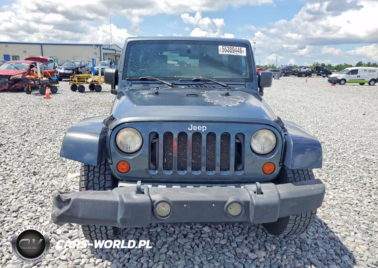 2008 Jeep Wrangler Unlimited Sahara VIN:1J4GA59198L605336 - 5