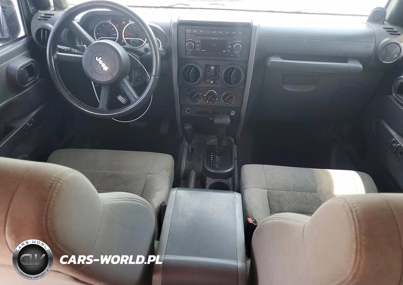2008 Jeep Wrangler Unlimited Sahara VIN:1J4GA59198L605336 - 8