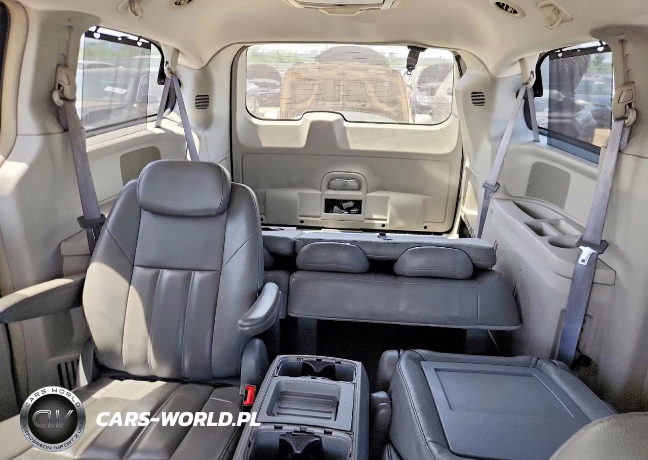 2008 Chrysler Town & Country Touring VIN:2A8HR54P28R651797 - 10