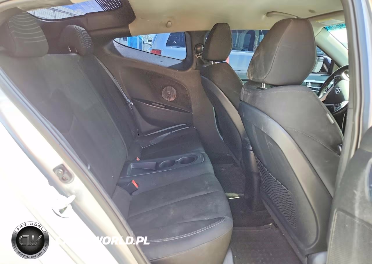 2017 Hyundai Veloster Base VIN:KMHTC6ADXHU308169 - 10