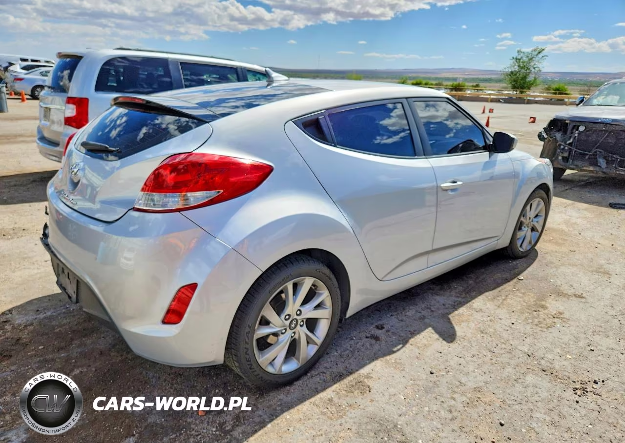 2017 Hyundai Veloster Base VIN:KMHTC6ADXHU308169 - 3