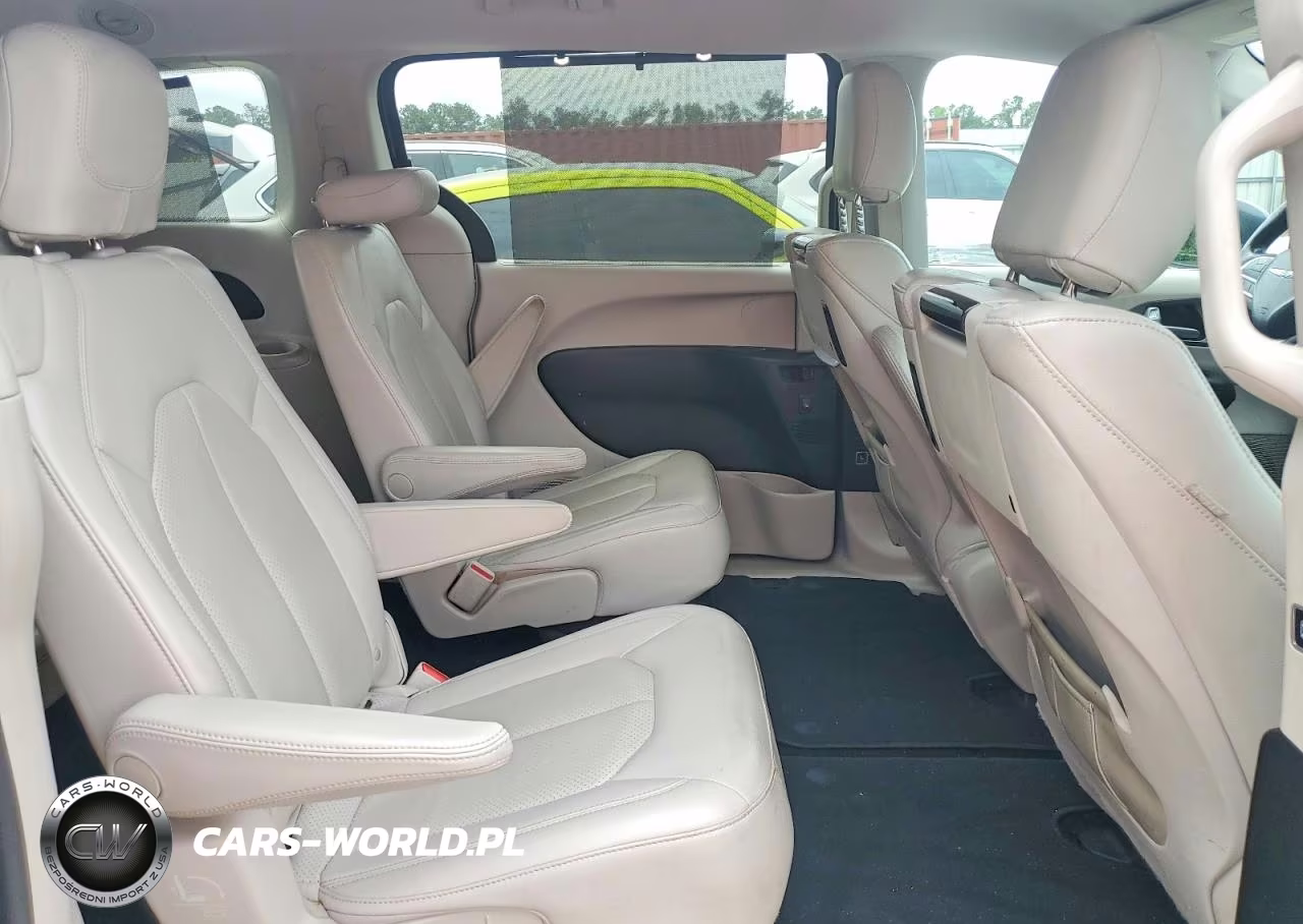 2017 Chrysler Pacifica Touring L Plus VIN:2C4RC1EG9HR543164 - 11