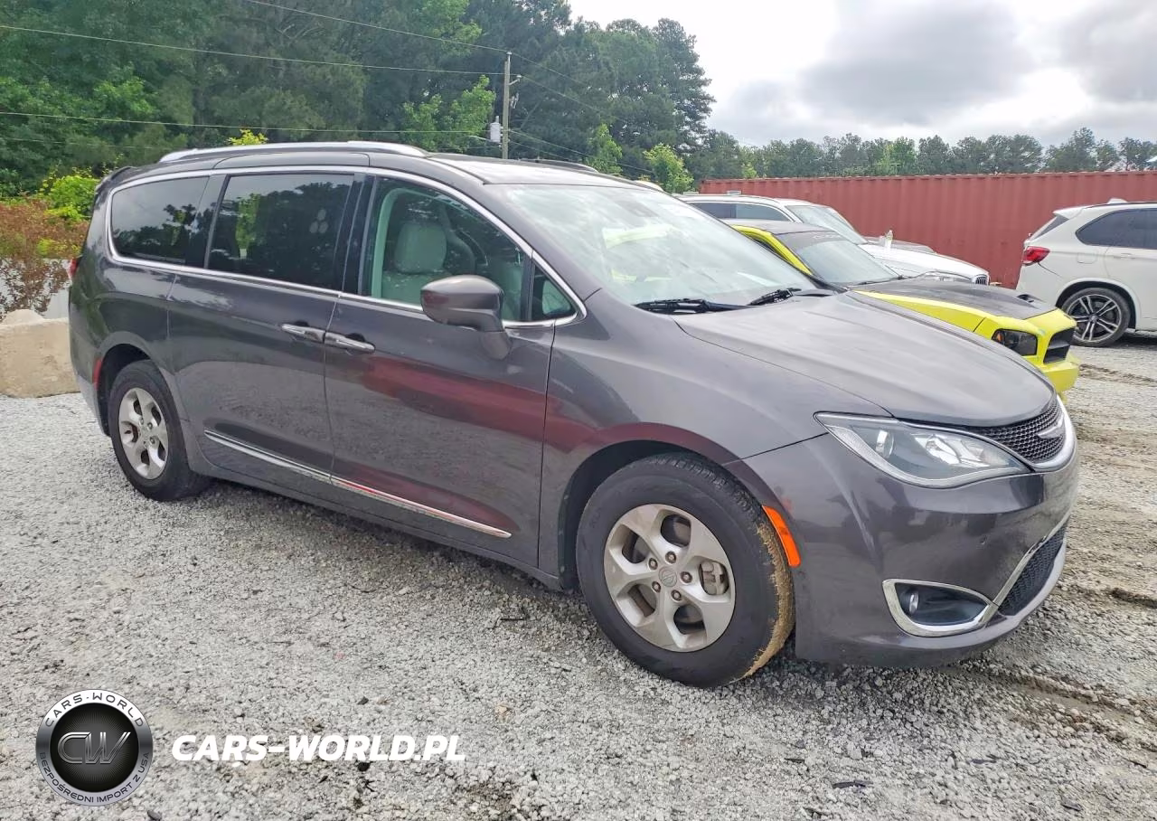 2017 Chrysler Pacifica Touring L Plus VIN:2C4RC1EG9HR543164 - 4
