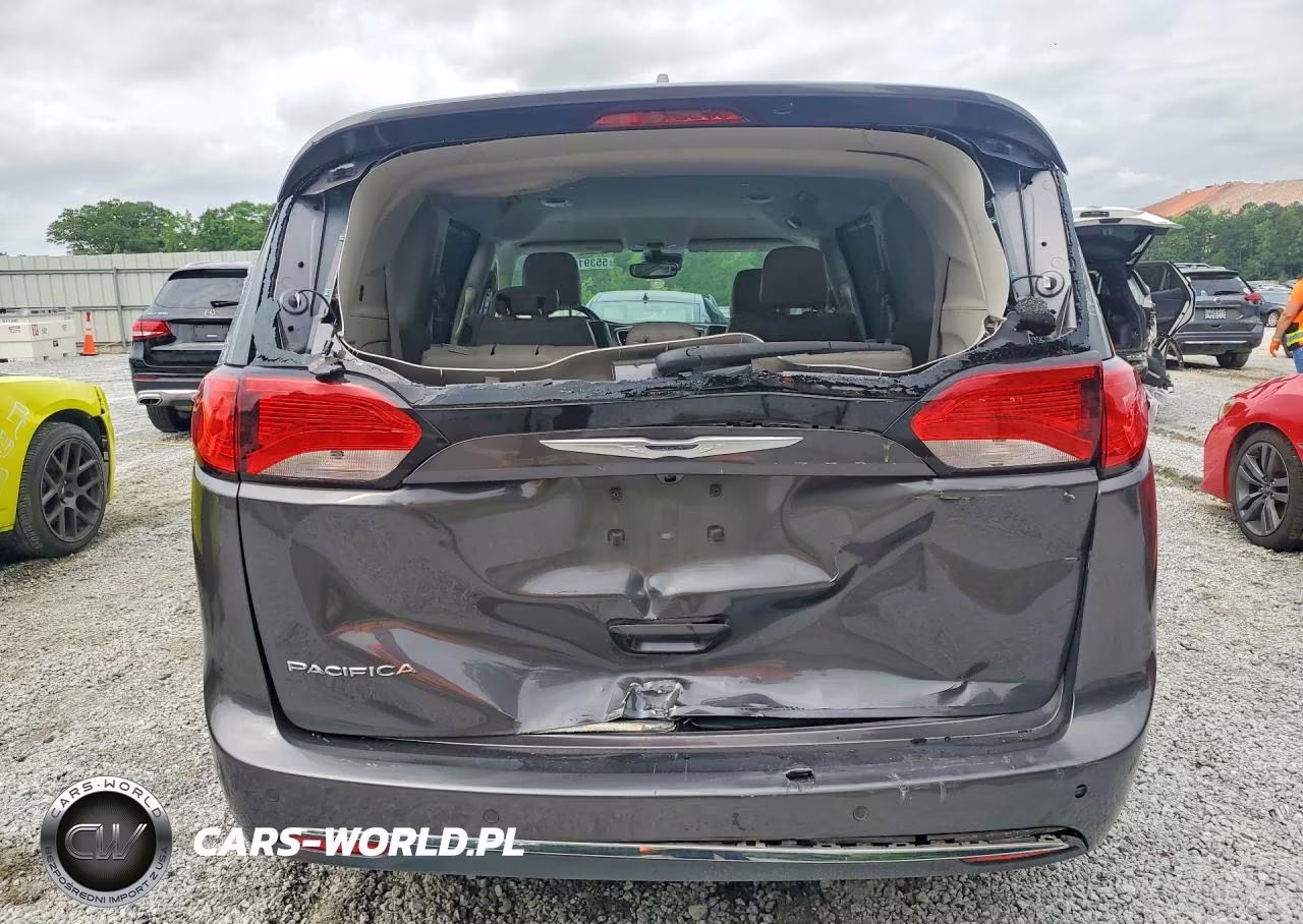 2017 Chrysler Pacifica Touring L Plus VIN:2C4RC1EG9HR543164 - 6