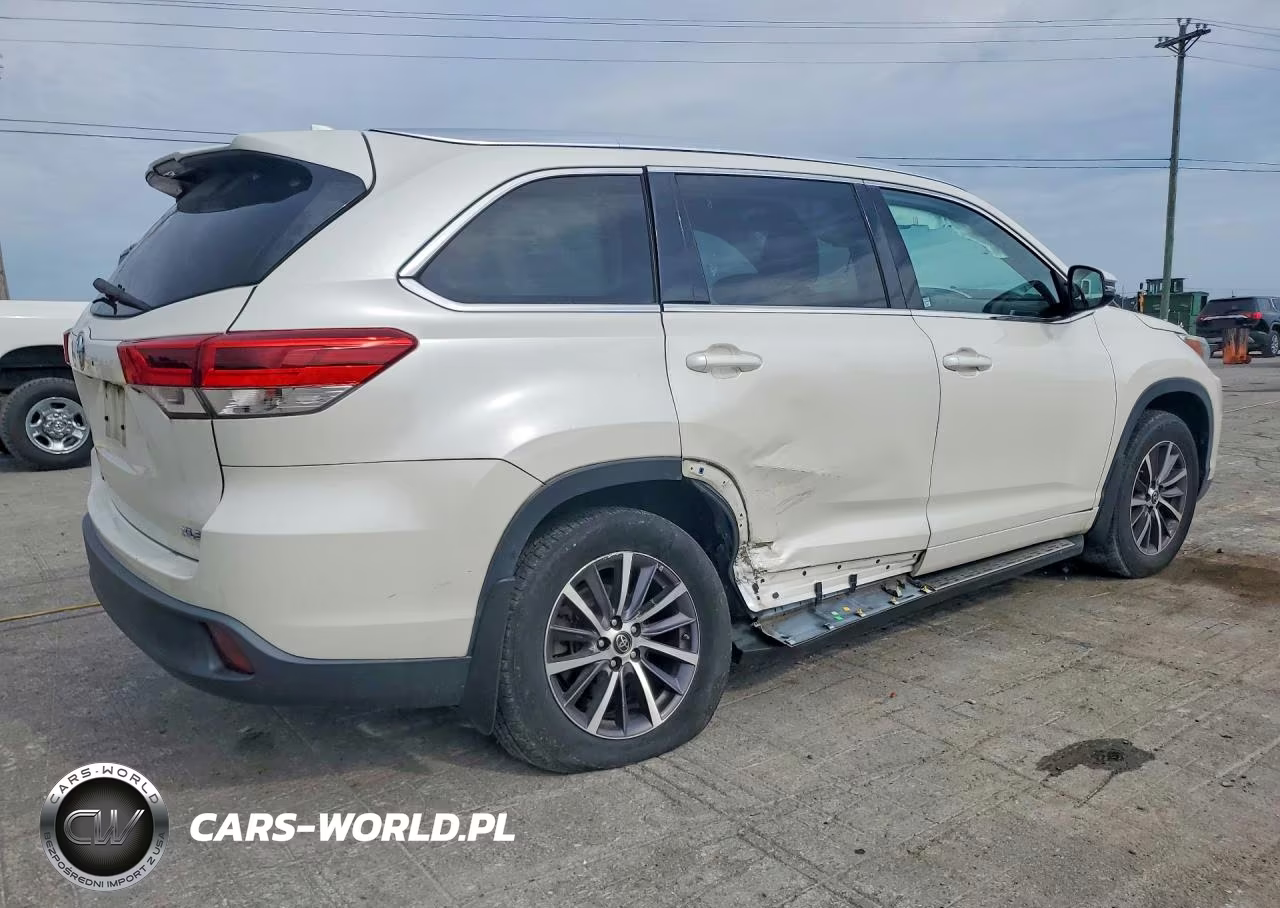 2018 Toyota Highlander Xle VIN:5TDKZRFH3JS530154 - 3