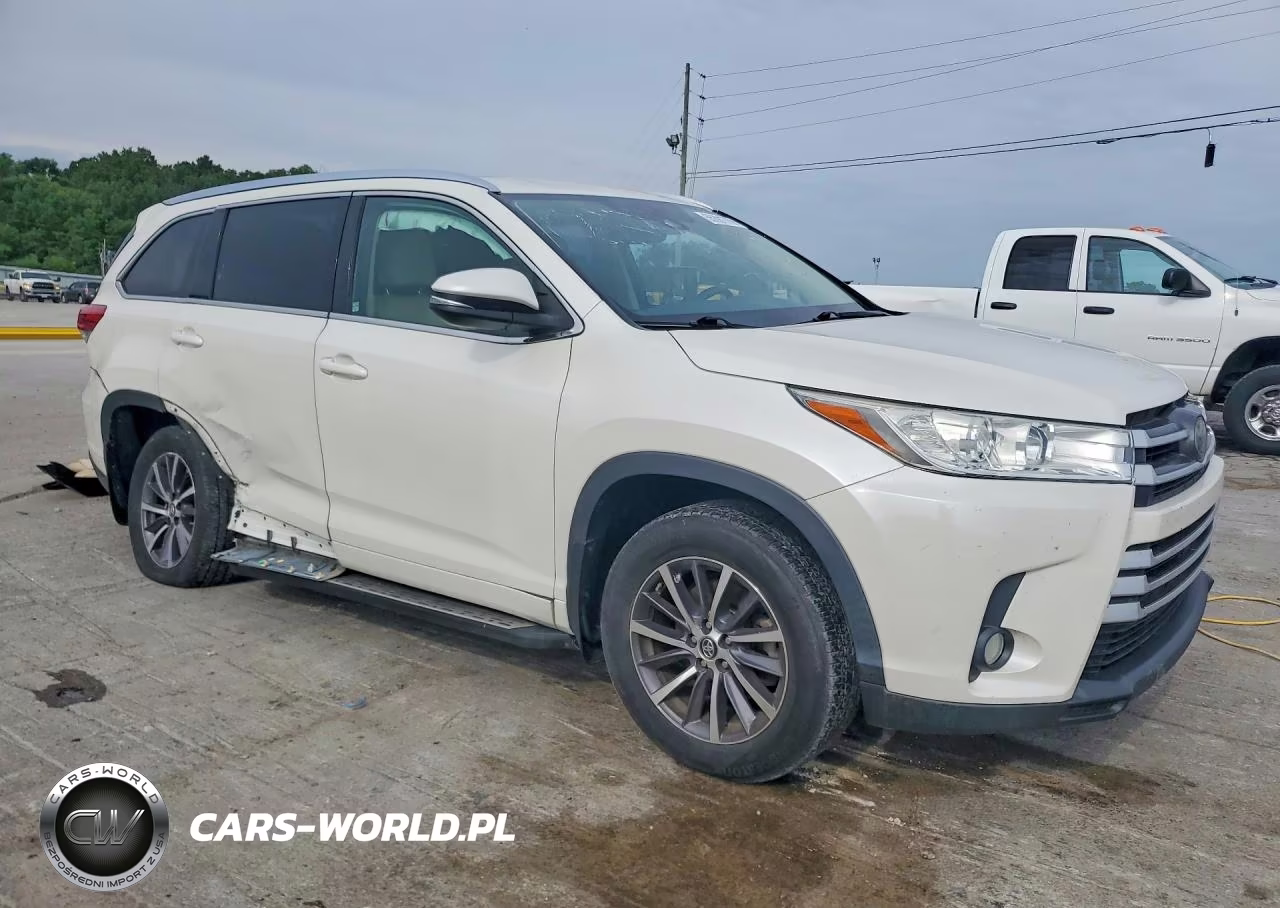 2018 Toyota Highlander Xle VIN:5TDKZRFH3JS530154 - 4
