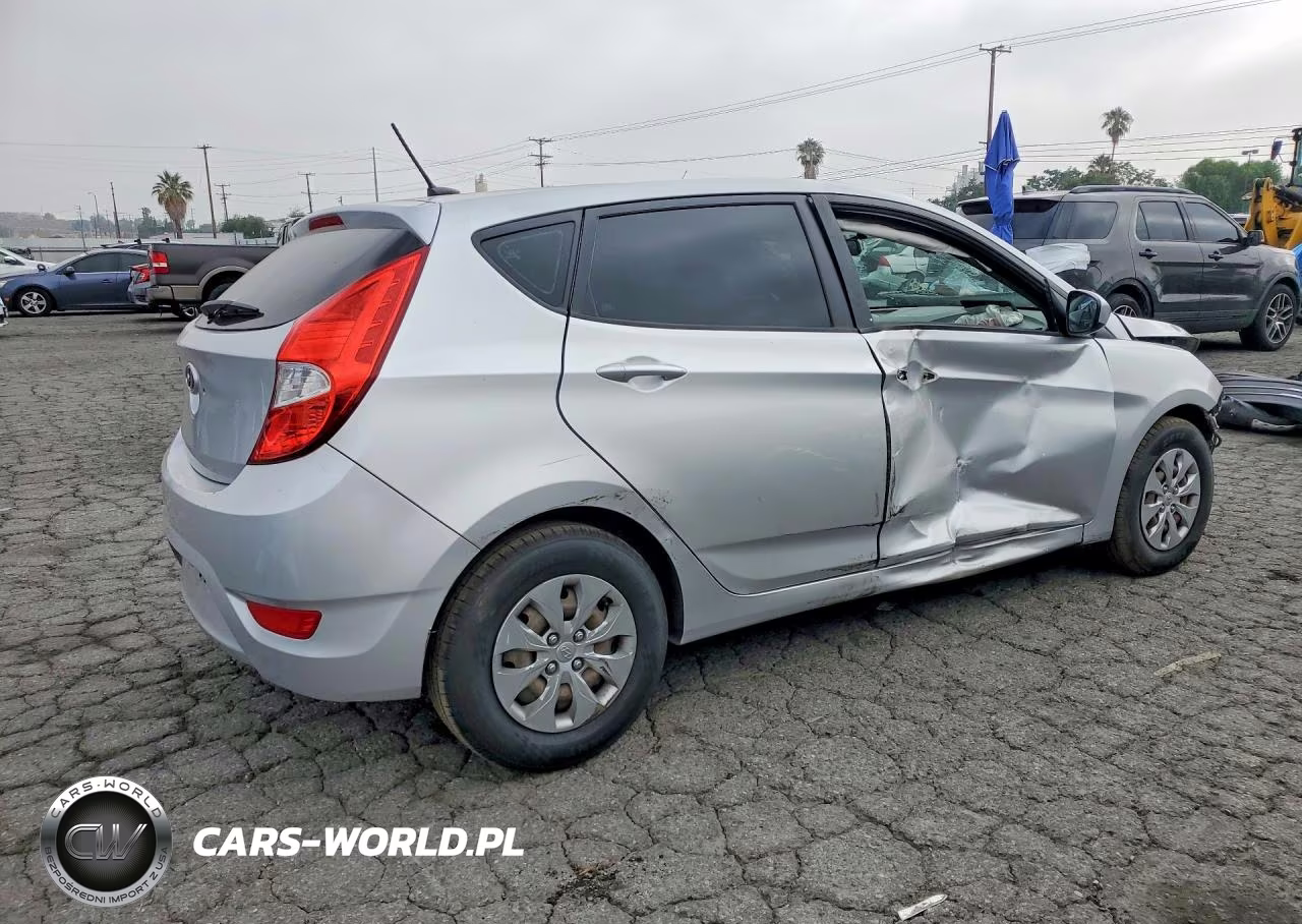 2015 Hyundai Accent Gs VIN:KMHCT5AE2FU209605 - 3