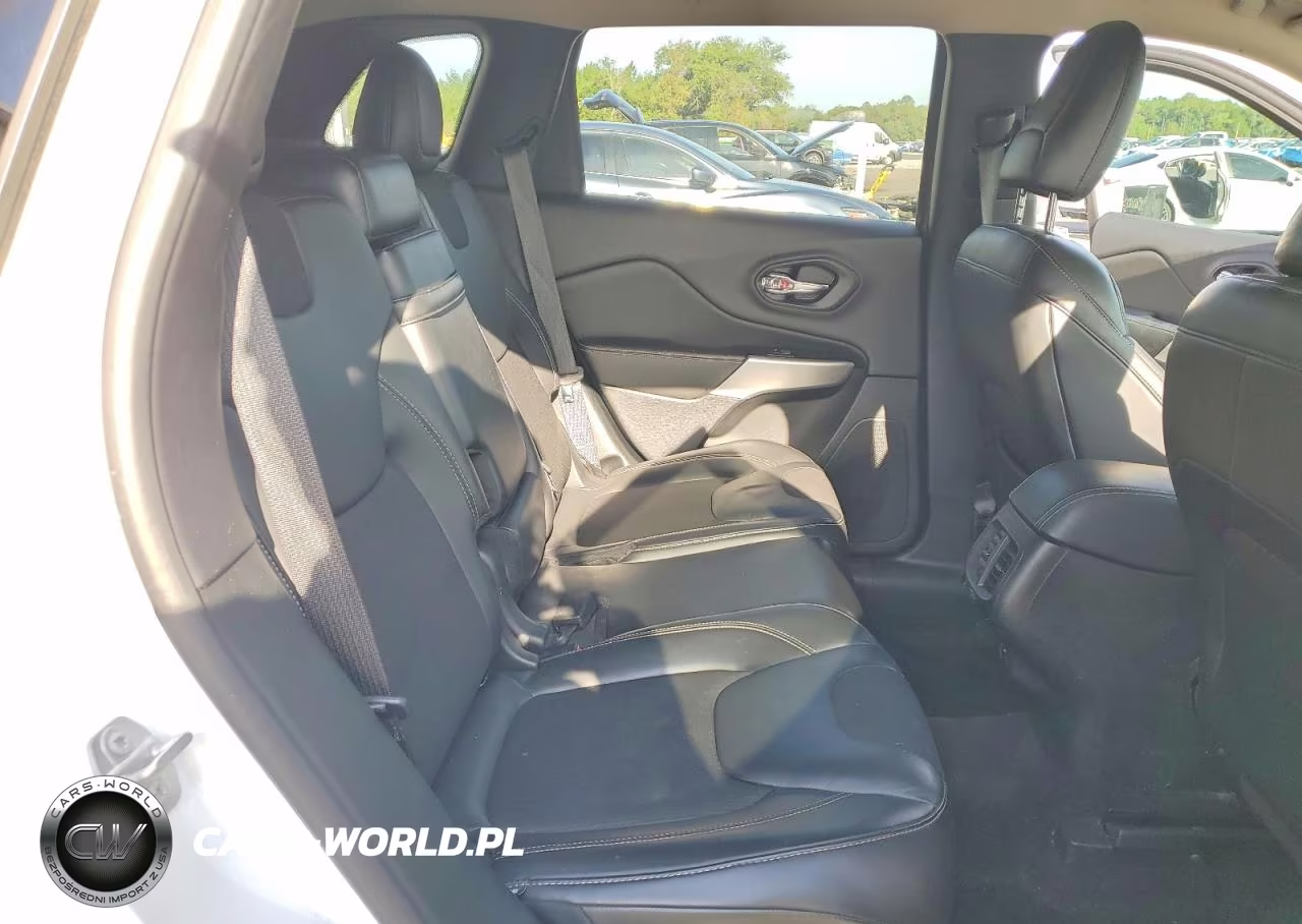 2018 Jeep Cherokee Latitude Plus VIN:1C4PJMLB6JD535778 - 11
