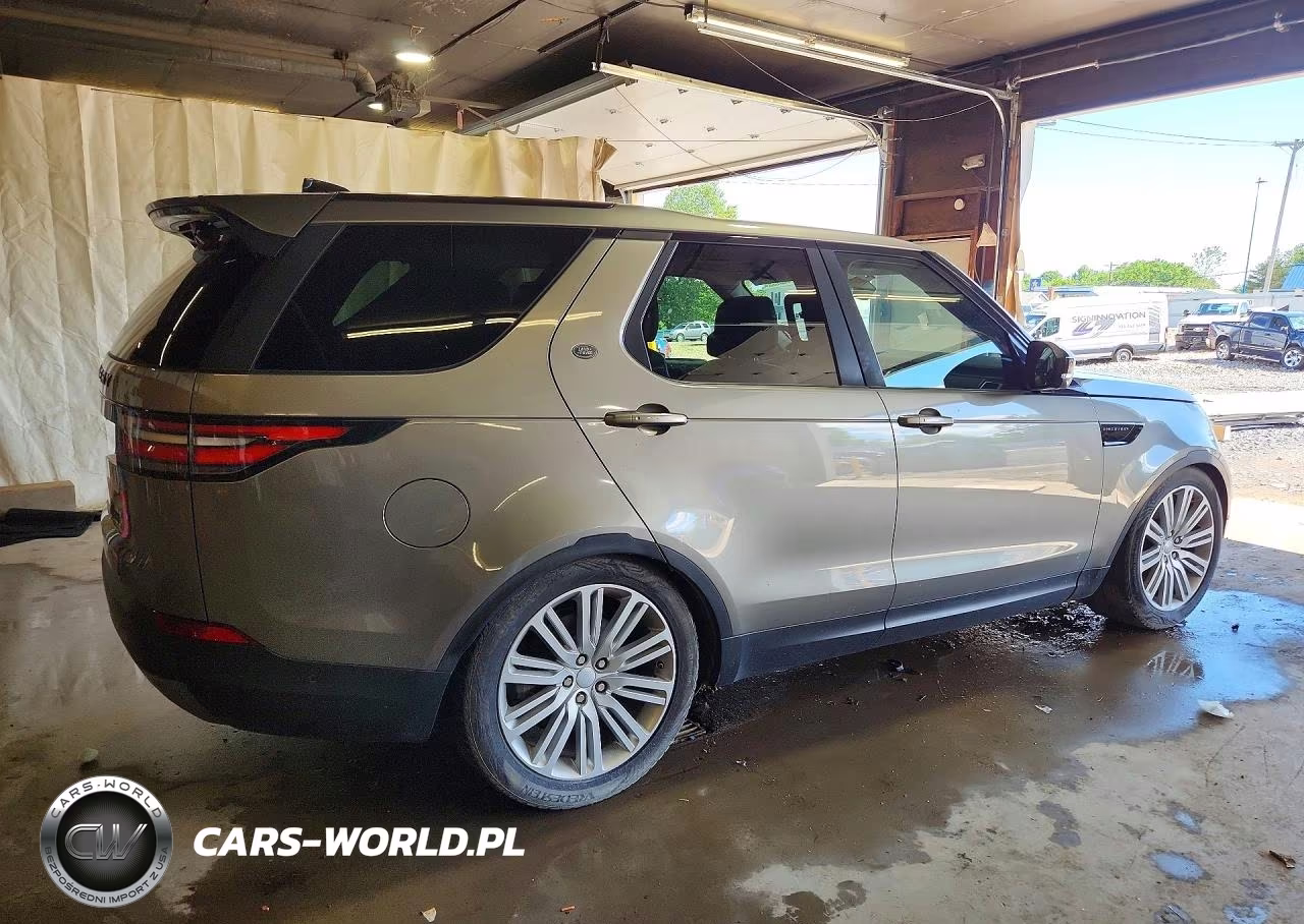 2017 Land Rover Discovery First Edition VIN:SALRTBBV2HA016847 - 3