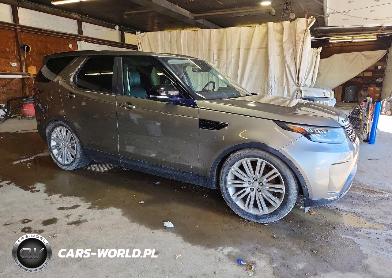 2017 Land Rover Discovery First Edition VIN:SALRTBBV2HA016847 - 4