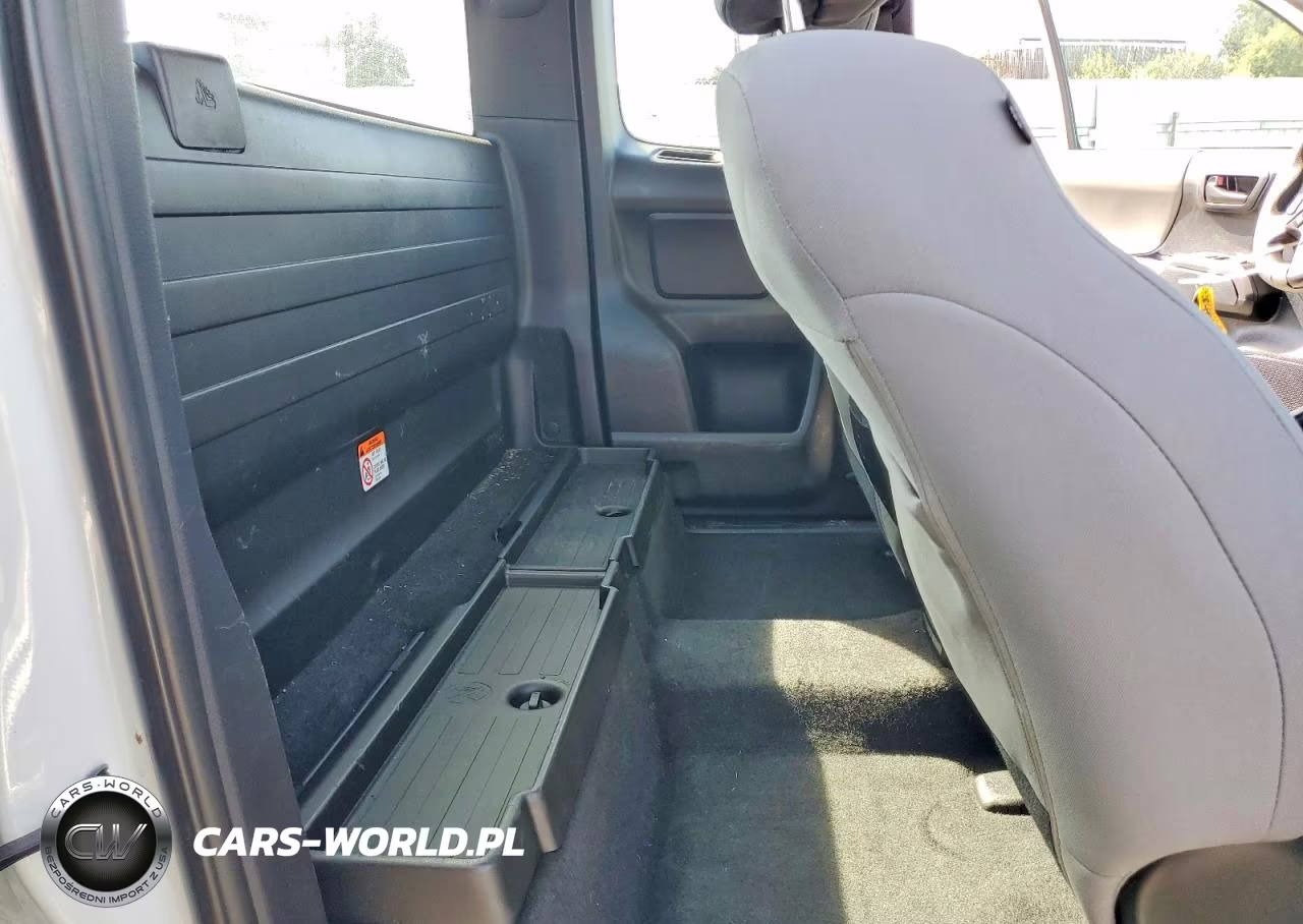 2018 Toyota Tacoma Sr VIN:5TFRX5GN4JX103691 - 10