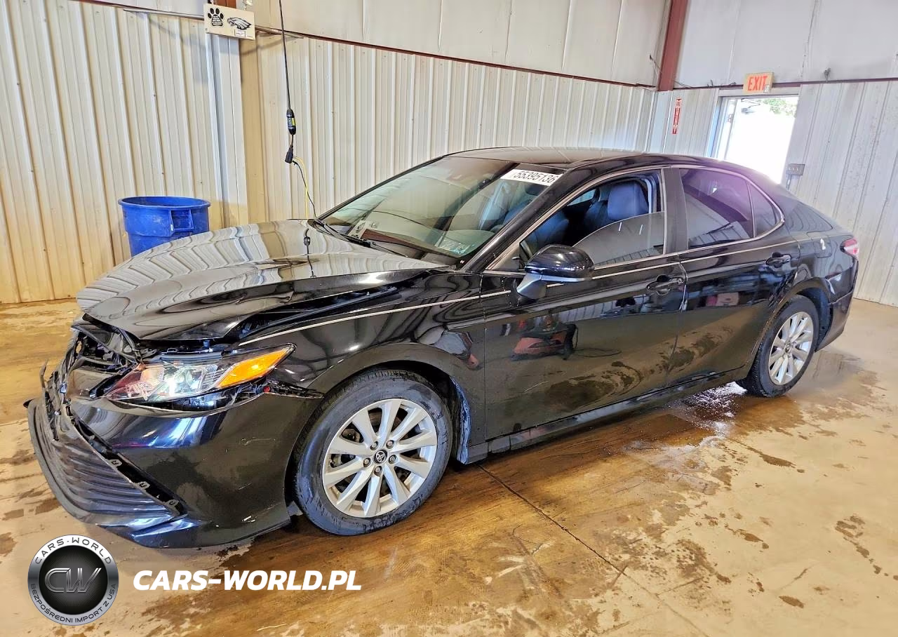 2018 Toyota Camry Le – zdjęcie 1 z 12