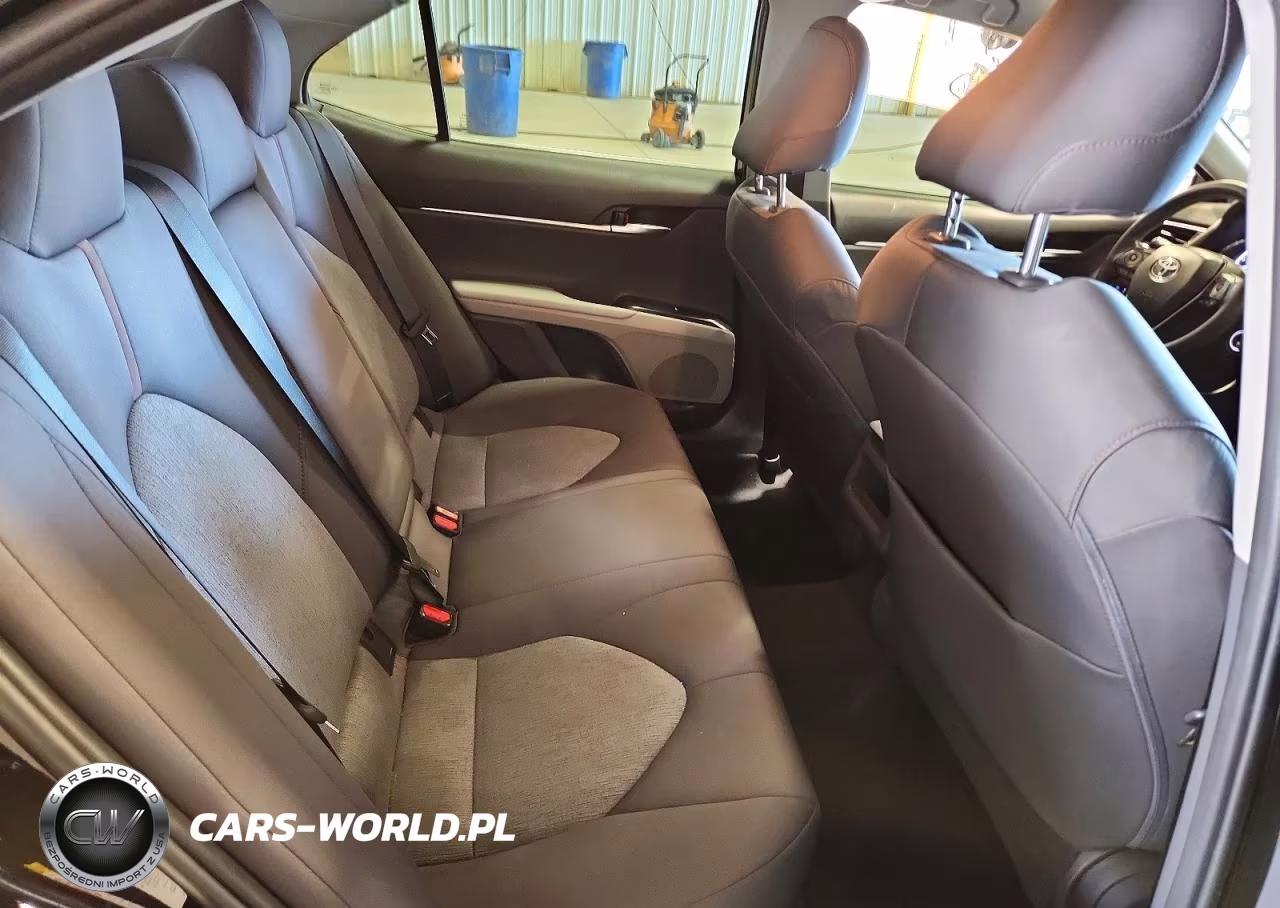 2018 Toyota Camry Le VIN:4T1B11HK4JU138034 - 10