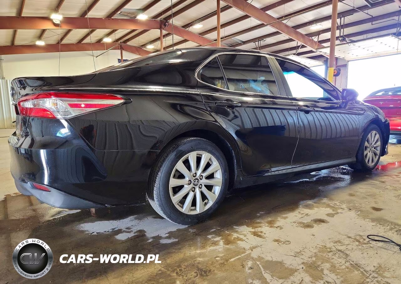 2018 Toyota Camry Le VIN:4T1B11HK4JU138034 - 3