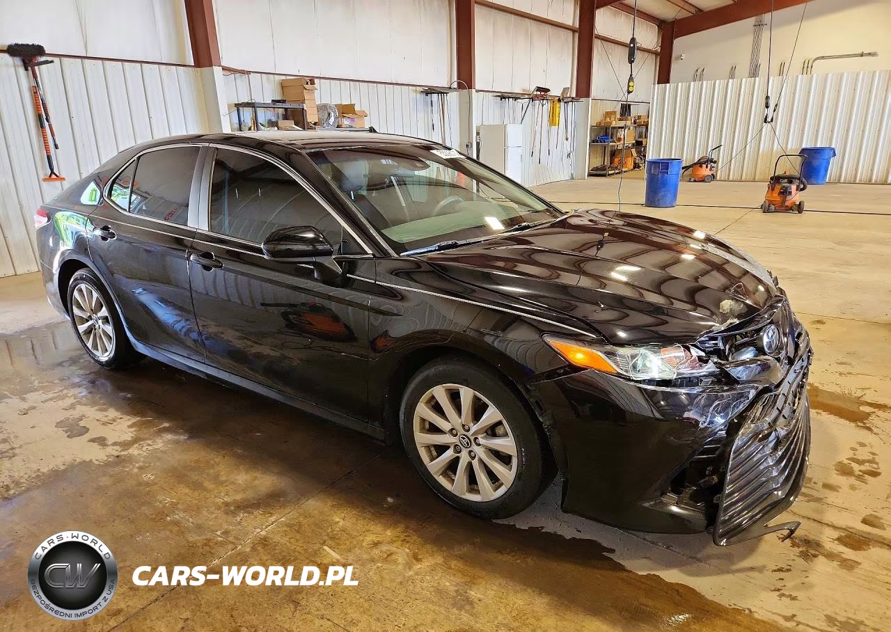2018 Toyota Camry Le VIN:4T1B11HK4JU138034 - 4