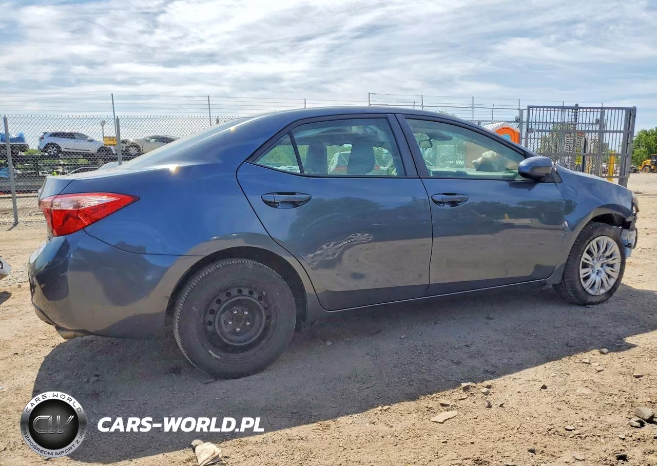 2017 Toyota Corolla Le VIN:2T1BURHE5HC759066 - 3