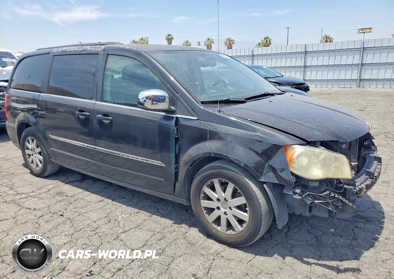 2011 Chrysler Town & Country Touring L VIN:2A4RR8DG0BR666023 - 4
