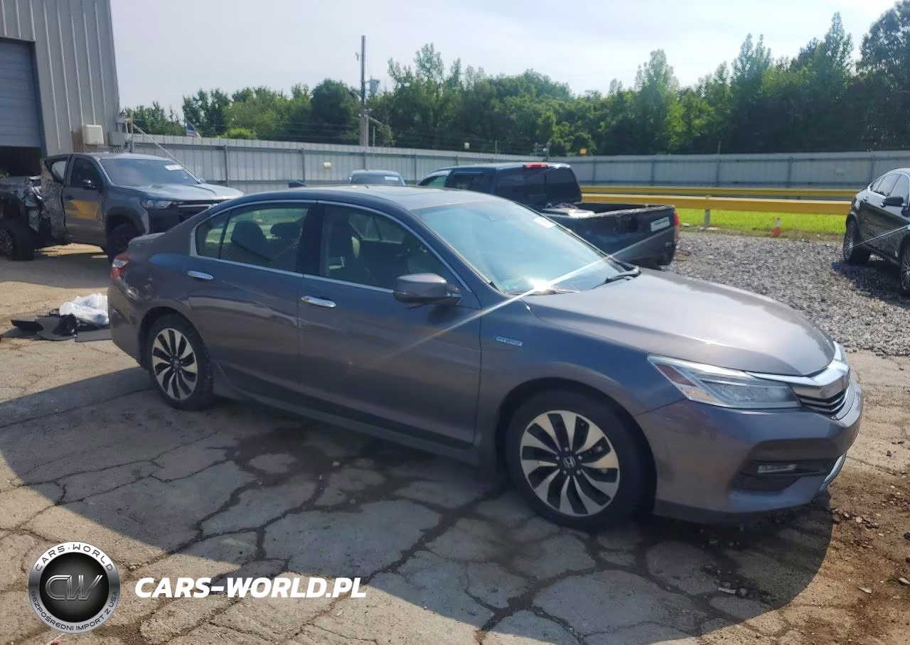 2017 Honda Accord Touring Hybrid VIN:JHMCR6F72HC031012 - 4