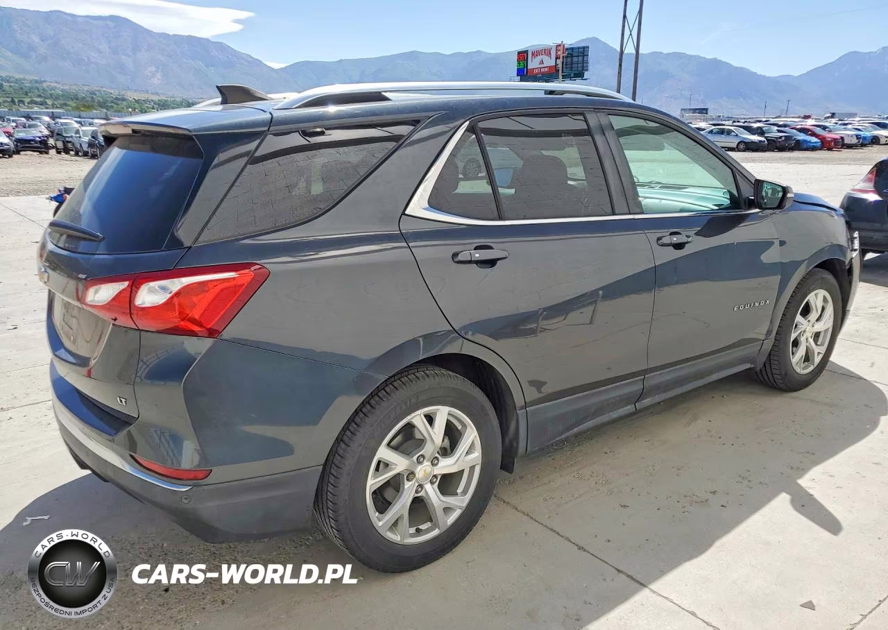 2018 Chevrolet Equinox Lt VIN:2GNAXKEX0J6139627 - 3