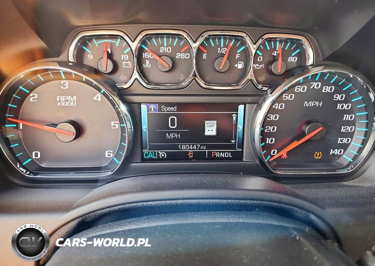 2018 Chevrolet Suburban VIN:1GNSKJKC2JR169201 - 9